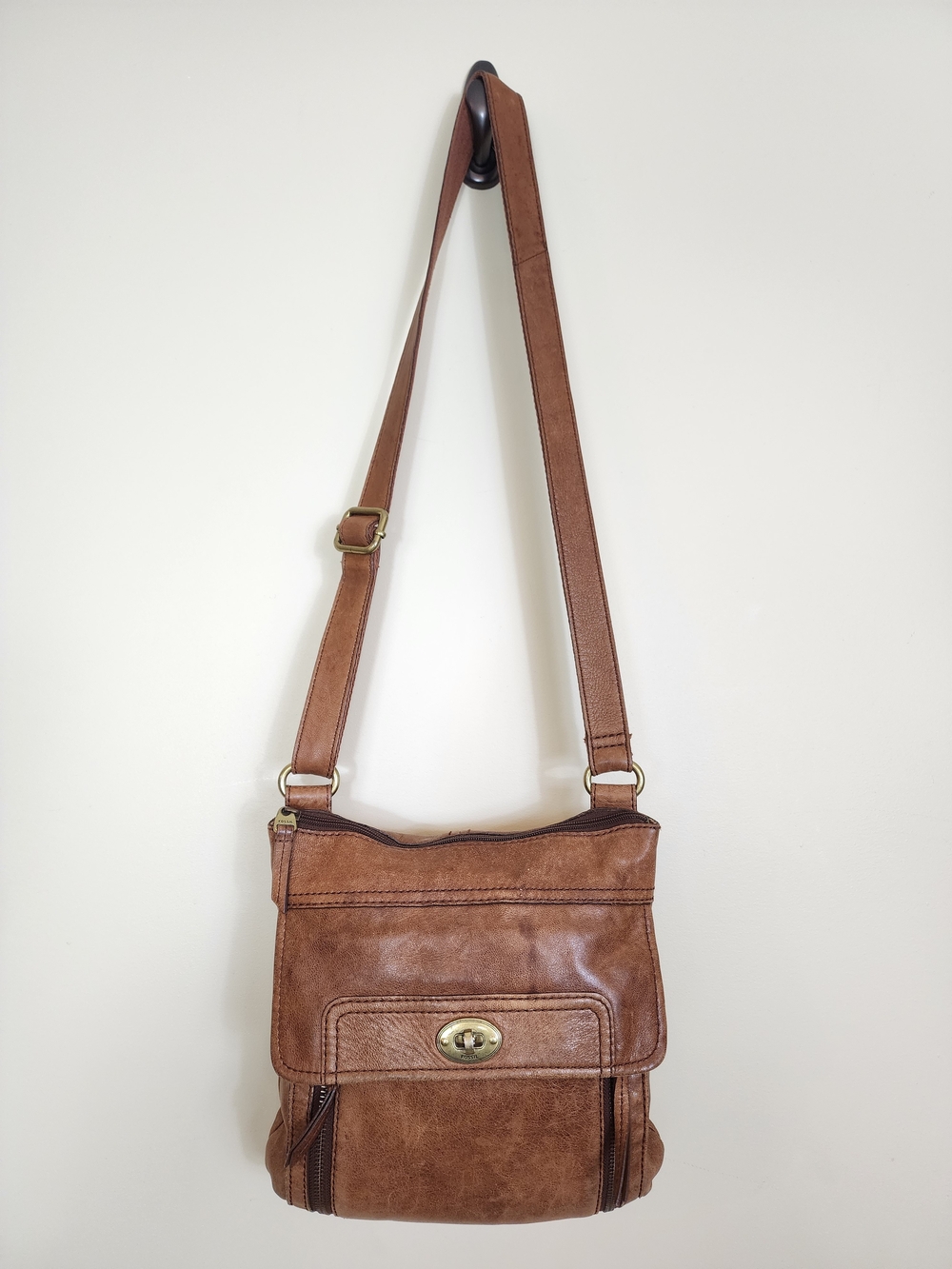 ​Fossil Stanton Traveler Lamb Hide Leather Messenger Crossbody Bag Cognac Brown